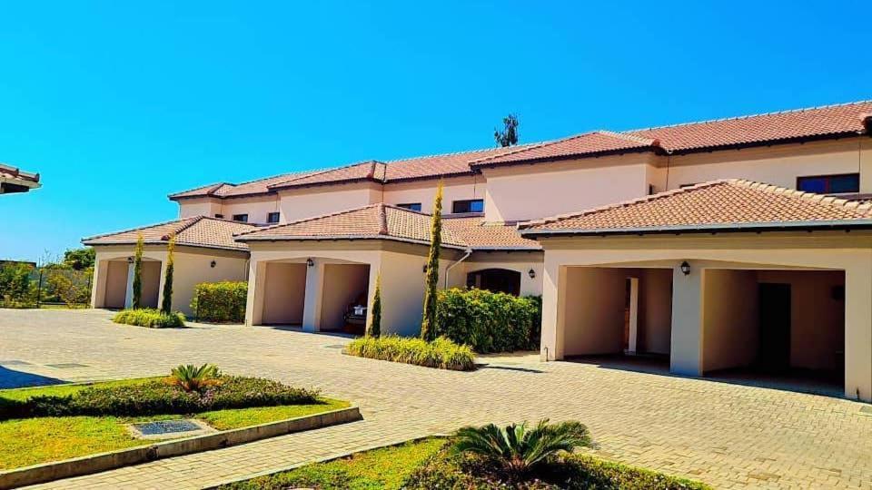 24 Roma Aparthotel Lusaka Ngoại thất bức ảnh