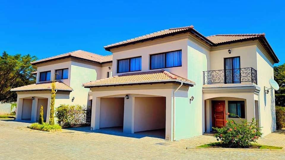 24 Roma Aparthotel Lusaka Ngoại thất bức ảnh