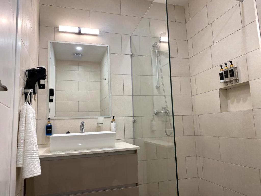 24 Roma Aparthotel Lusaka Ngoại thất bức ảnh